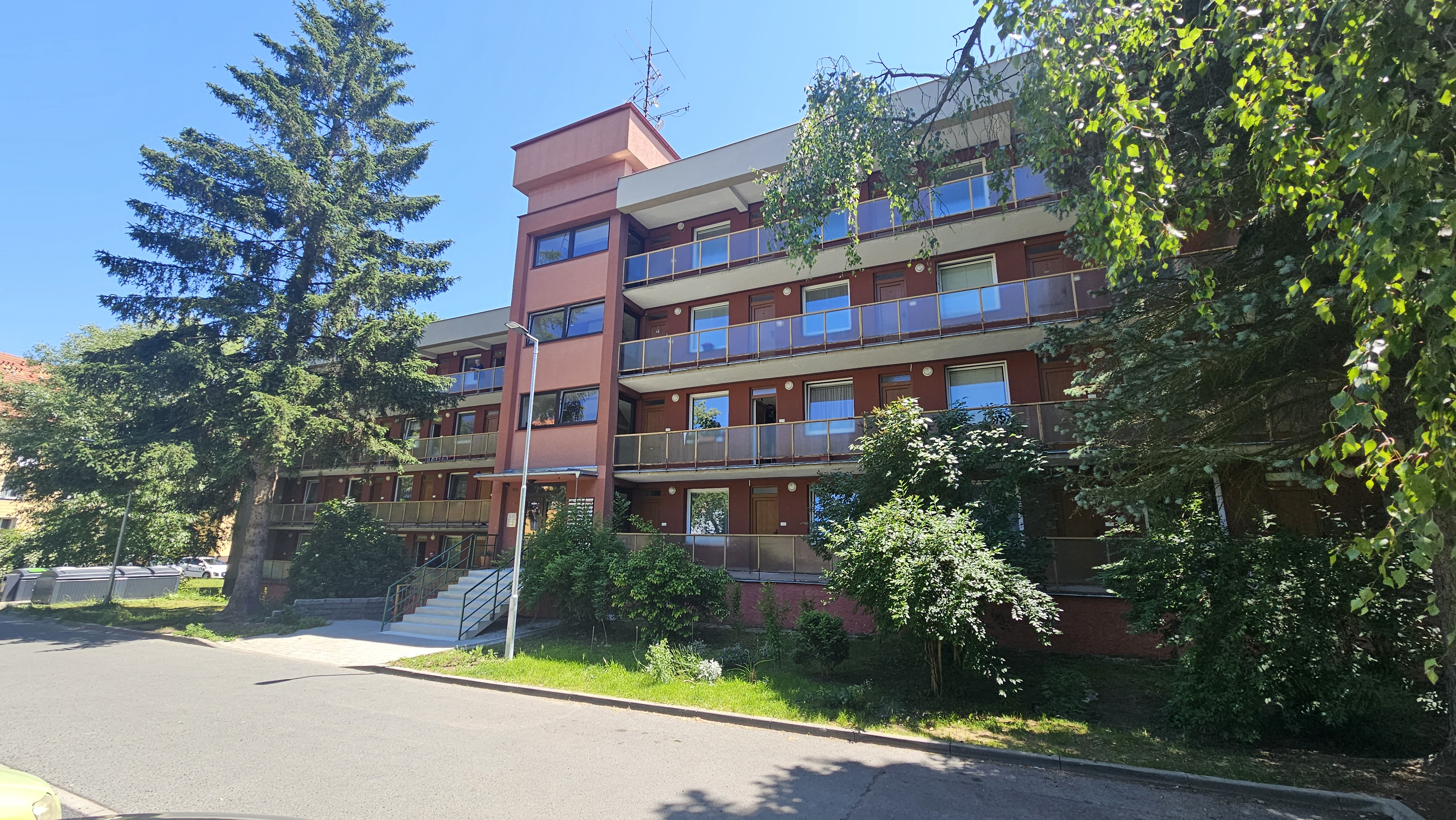 Prodej prostorného bytu v os. vl. 3 + 1  + 2 lodžie v cihlovém zatepleném domě v Příbrami VII, 188