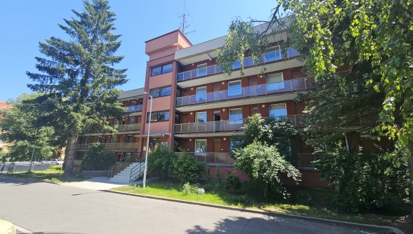 Prodej prostorného bytu v os. vl. 3 + 1  + 2 lodžie v cihlovém zatepleném domě v Příbrami VII, 188